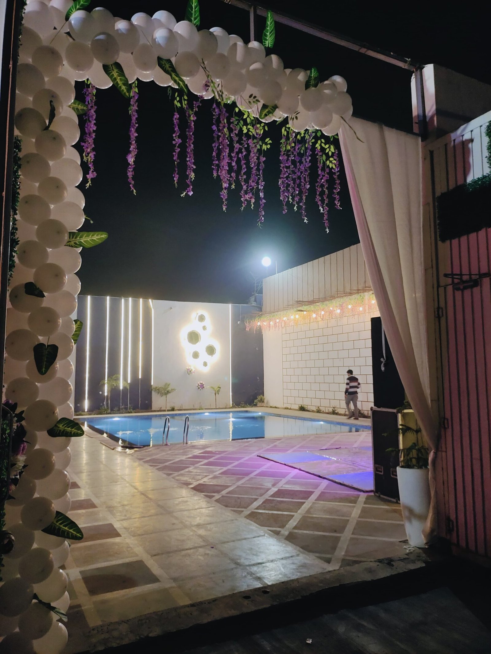 Outdoor Anniversary Decoration