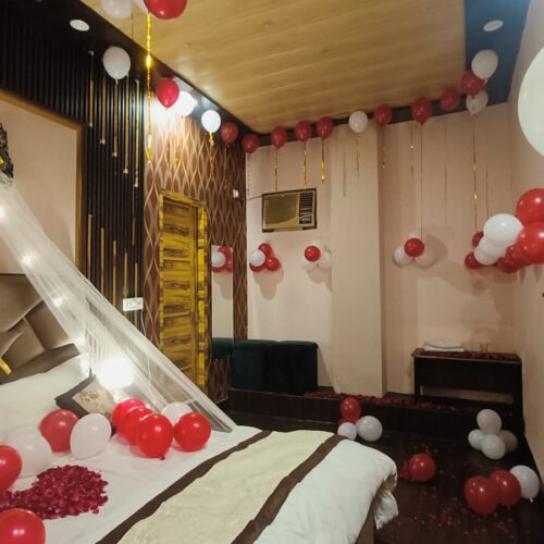 Heartfelt Surprise Décor